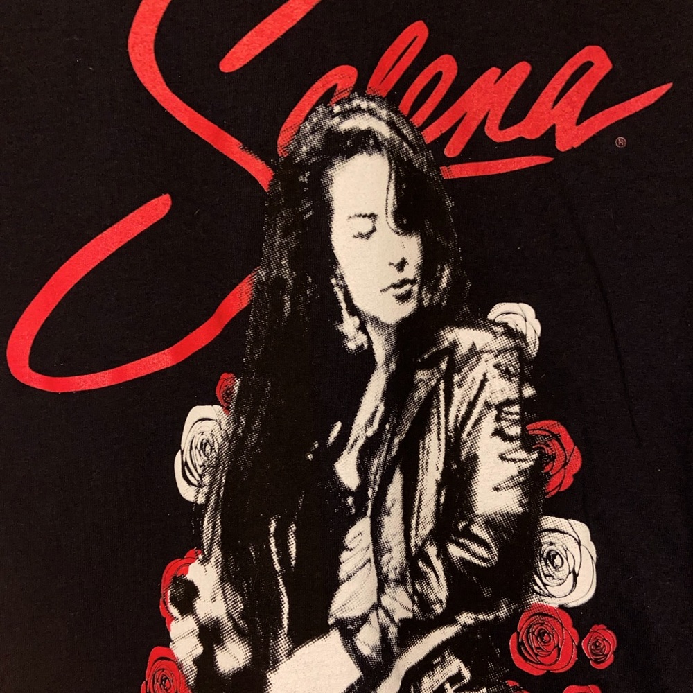 THREE PIECES SELENA SHIRT SIZE: S  // CAMISETA TRES PIEZAS SELENA TALLA : S